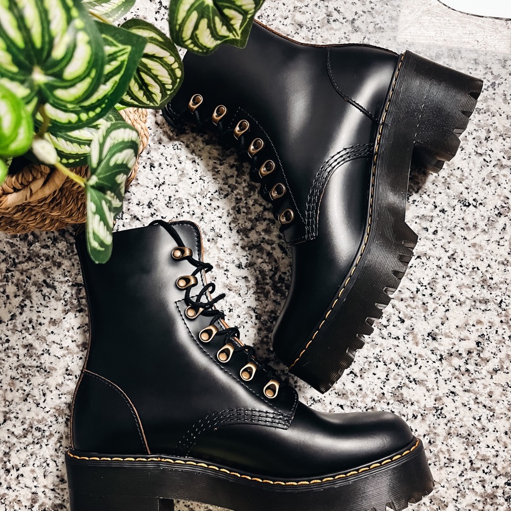 Leona Dr. Martens: